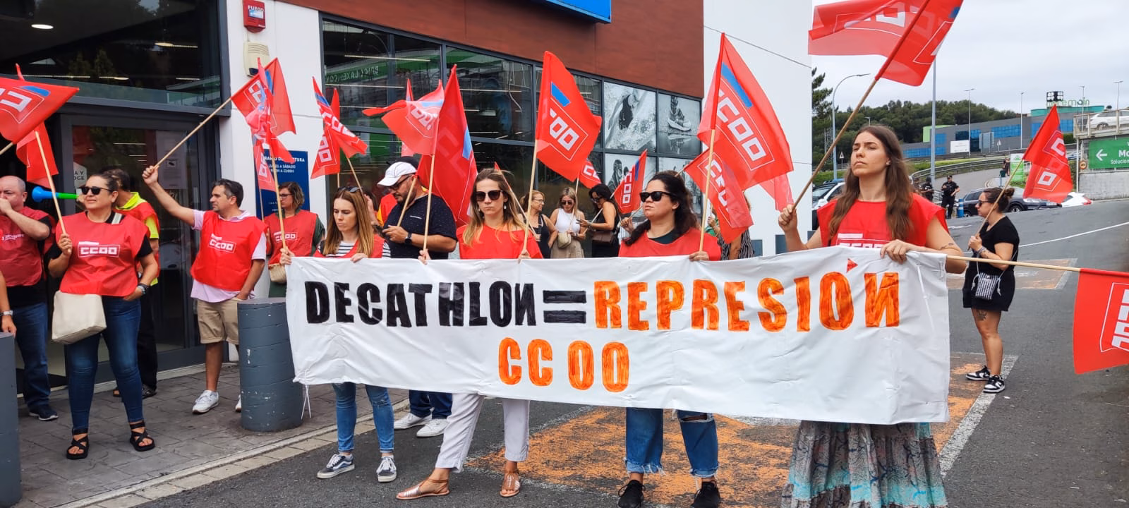 Concentración Decathlon prácticas antisindicais